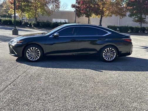 2025 Lexus ES 300h Ultra Luxury