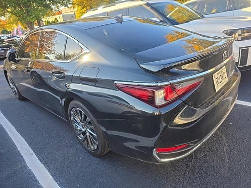 2025 Lexus ES 300h Ultra Luxury