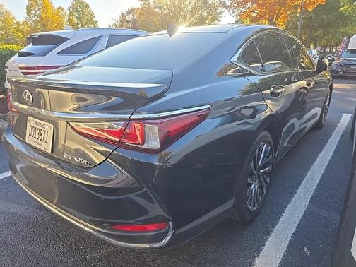 2025 Lexus ES 300h Ultra Luxury