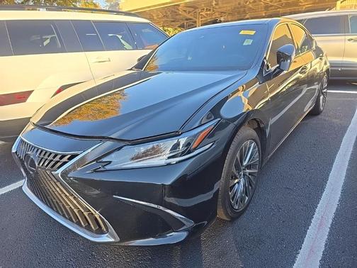 2025 Lexus ES 300h Ultra Luxury