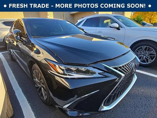 2025 Lexus ES 300h Ultra Luxury