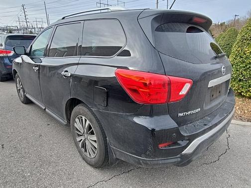 2017 Nissan Pathfinder SL