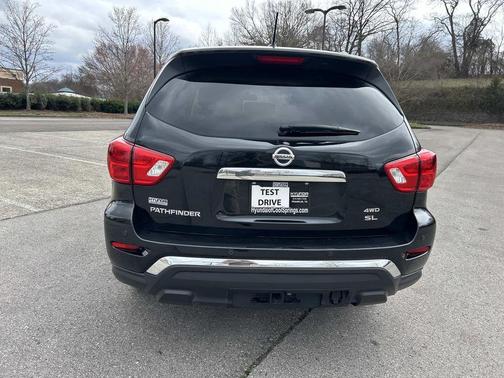 2017 Nissan Pathfinder SL