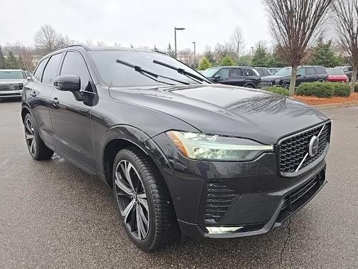 2022 Volvo XC60 B6 R-Design
