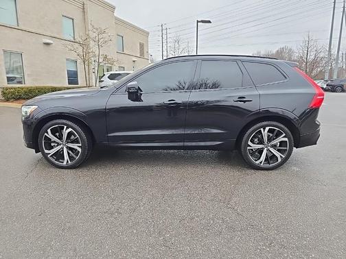 2022 Volvo XC60 B6 R-Design