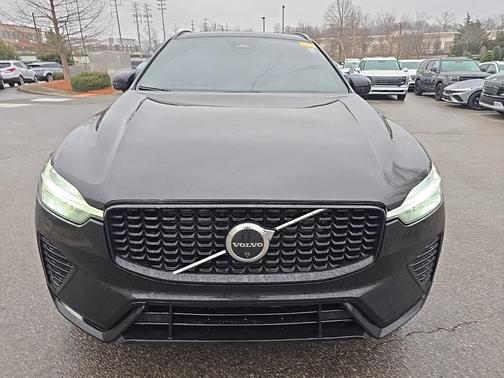 2022 Volvo XC60 B6 R-Design