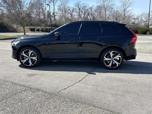 2022 Volvo XC60 B6 R-Design
