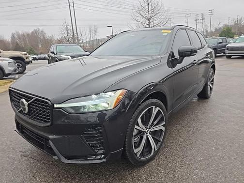 2022 Volvo XC60 B6 R-Design