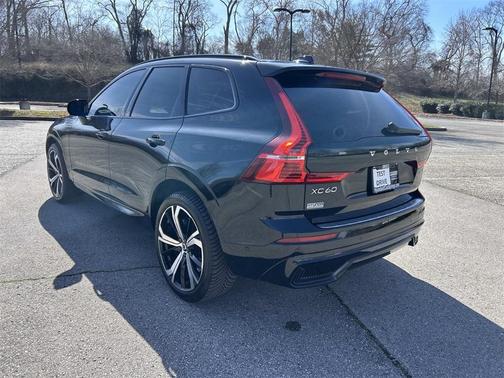 2022 Volvo XC60 B6 R-Design