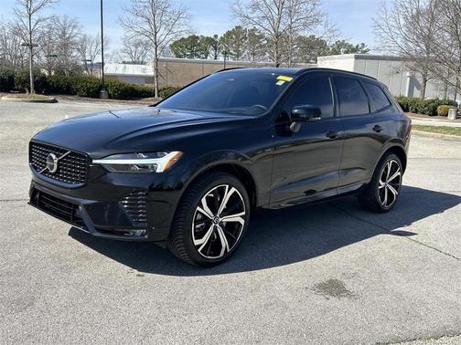 2022 Volvo XC60 B6 R-Design