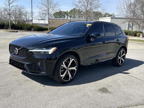 2022 Volvo XC60 B6 R-Design