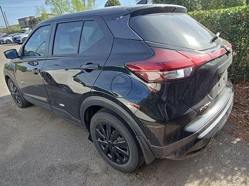 2023 Nissan Kicks S