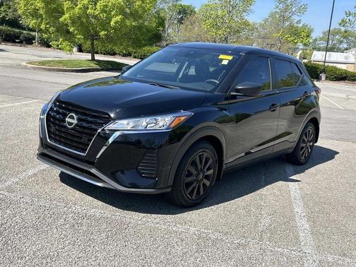 Super Black 2023 Nissan Kicks S