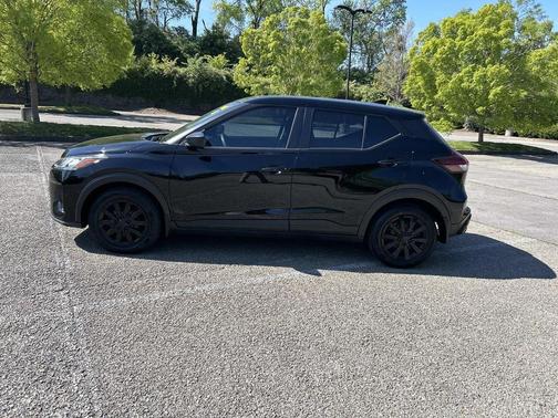 Super Black 2023 Nissan Kicks S