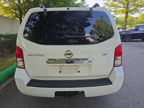 Avalanche 2010 Nissan Pathfinder LE