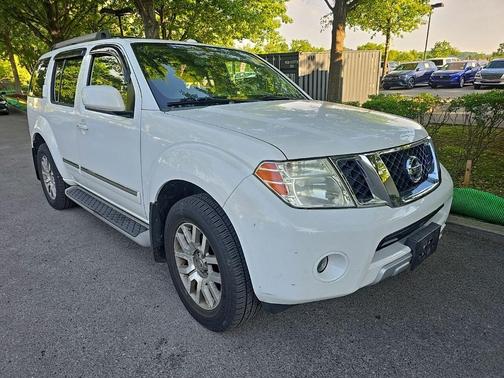 Avalanche 2010 Nissan Pathfinder LE