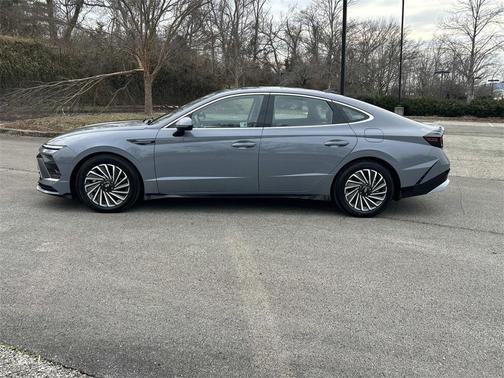 2024 Hyundai SONATA Hybrid Limited