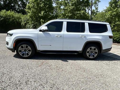 Bright White Clearcoat 2022 Jeep Wagoneer Series III