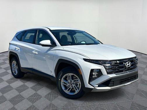 White Pearl 2026 Hyundai TUCSON SE