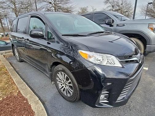 2019 Toyota Sienna XLE