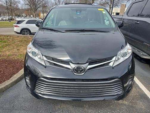 2019 Toyota Sienna XLE