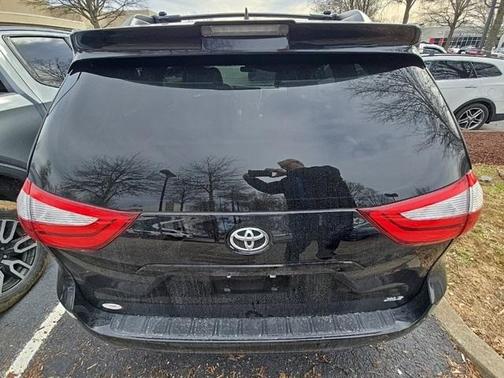 2019 Toyota Sienna XLE