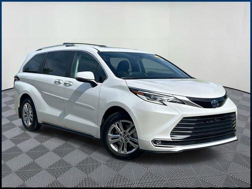 2023 Toyota Sienna Platinum 7 passenger