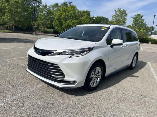 2023 Toyota Sienna Platinum 7 passenger