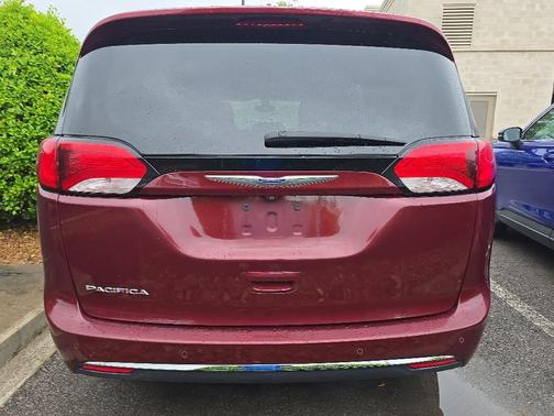 Velvet 2018 Chrysler Pacifica Touring-L Plus