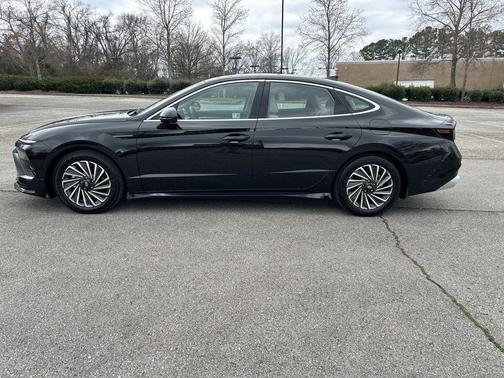 Onyx Black 2024 Hyundai SONATA Hybrid Limited