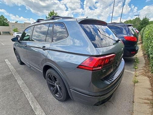 Platinum Gray Metallic 2023 Volkswagen Tiguan 2.0T SE R-Line Black