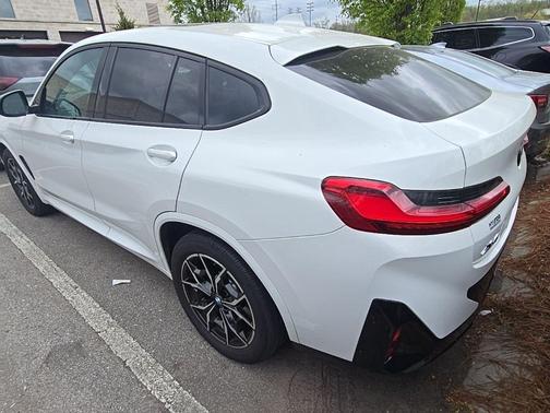 Alpine White 2024 BMW X4 xDrive30i