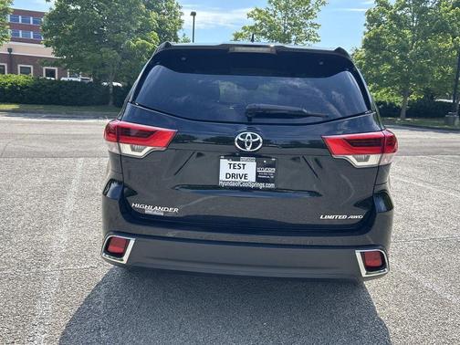 Midnight Black 2017 Toyota Highlander Limited