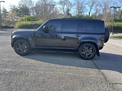 2025 Land Rover Defender P400 X-Dynamic SE