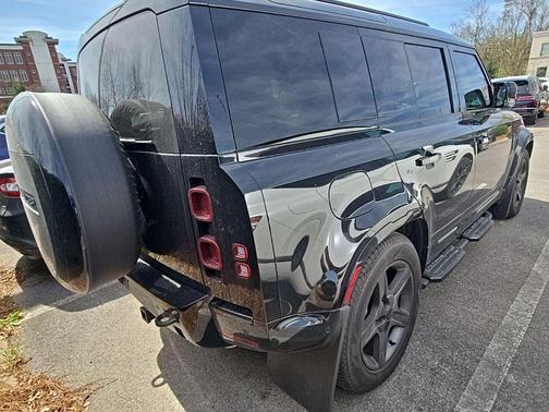 2025 Land Rover Defender P400 X-Dynamic SE