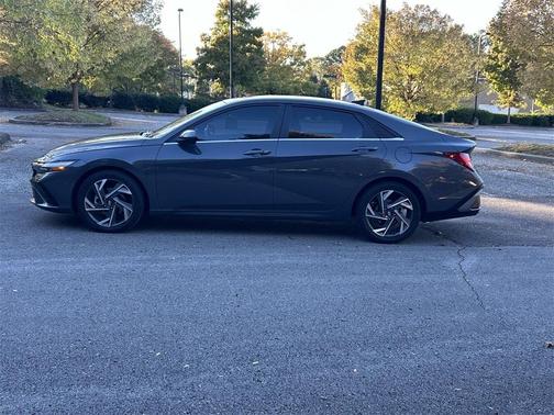 2024 Hyundai ELANTRA SEL