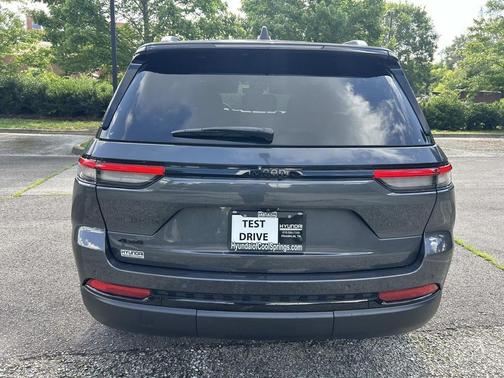 Gray Metallic 2023 Jeep Grand Cherokee Altitude