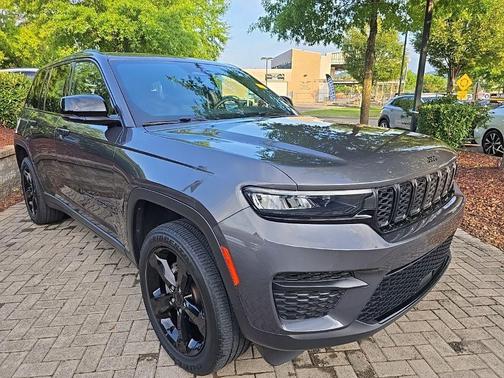Gray Metallic 2023 Jeep Grand Cherokee Altitude