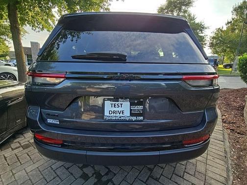 Gray Metallic 2023 Jeep Grand Cherokee Altitude