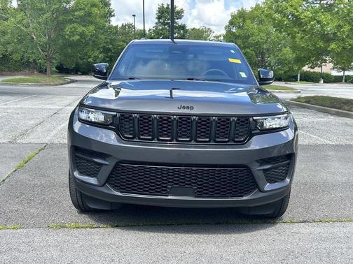 Gray Metallic 2023 Jeep Grand Cherokee Altitude