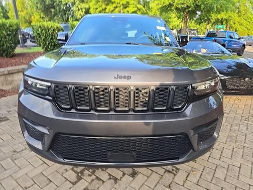 Gray Metallic 2023 Jeep Grand Cherokee Altitude