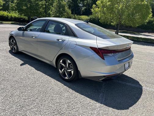 Shimmering Silver 2022 Hyundai ELANTRA Limited