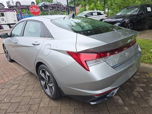 Shimmering Silver 2022 Hyundai ELANTRA Limited