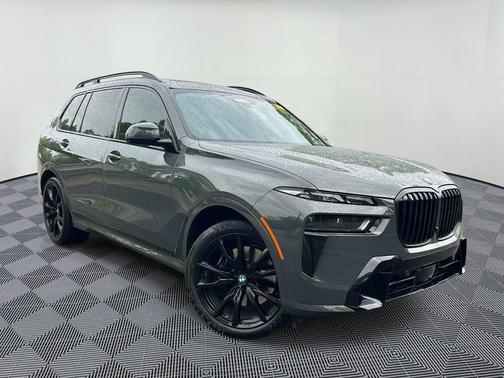 Gray Metallic 2025 BMW X7 xDrive40i
