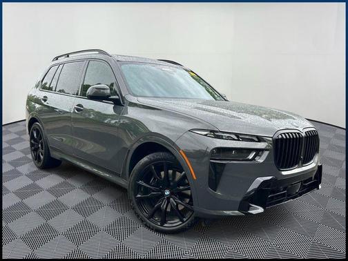 Gray Metallic 2025 BMW X7 xDrive40i