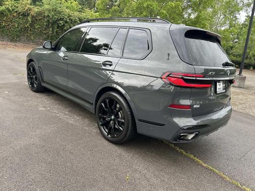 Gray Metallic 2025 BMW X7 xDrive40i