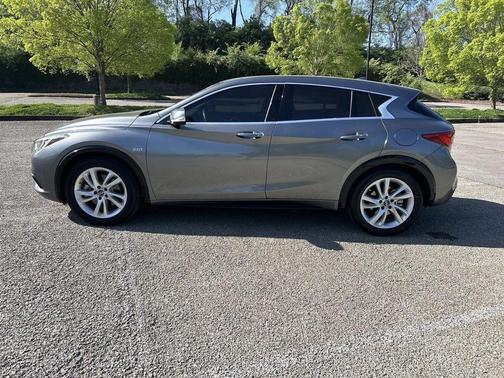 2018 INFINITI QX30 Luxury