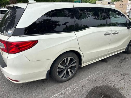 Diamond White 2018 Honda Odyssey Elite