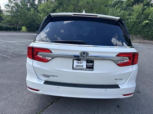 Diamond White 2018 Honda Odyssey Elite