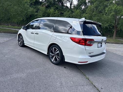 Diamond White 2018 Honda Odyssey Elite